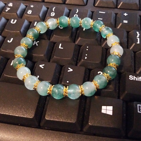 *New* Greenish crystal beads bracelet - Picture 2 of 3